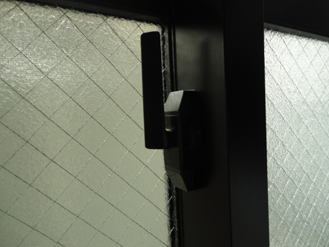 網入りガラスの熱割れがこわい冬。簡単な予防法があるって知ってた？